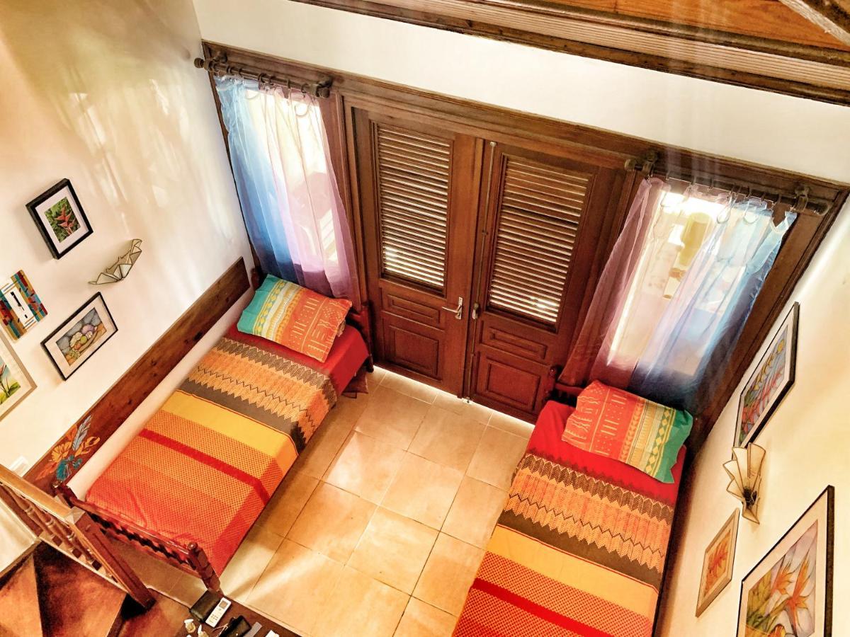 Appartement Duplex Climatise Avec Wi-Fi - Plage Pointe Marin A Pieds, Recemment Renove Сент-Анн Экстерьер фото