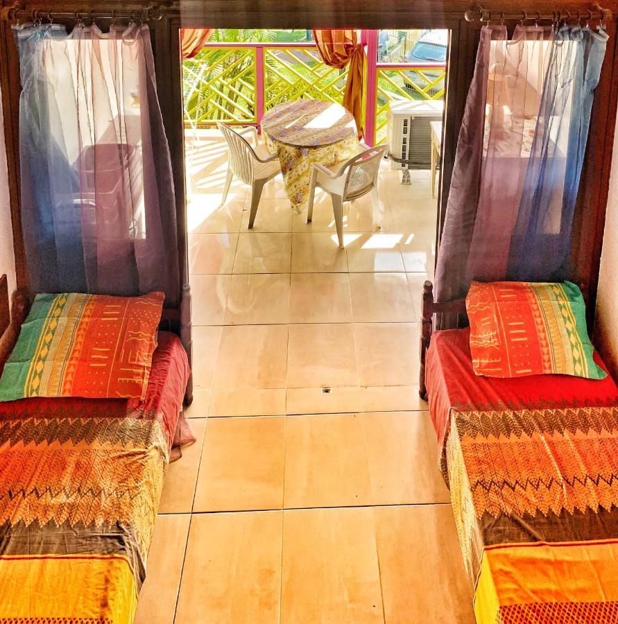 Appartement Duplex Climatise Avec Wi-Fi - Plage Pointe Marin A Pieds, Recemment Renove Сент-Анн Экстерьер фото
